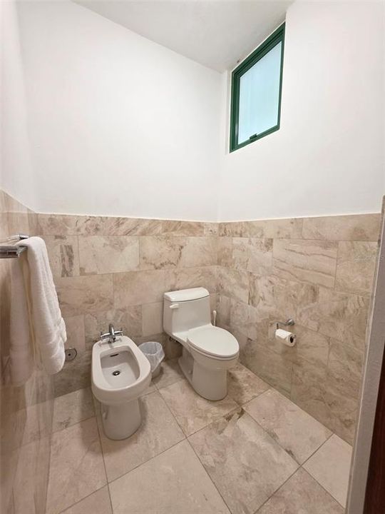 出租: $5,000 (2 贝兹, 2 浴室, 1635 平方英尺)