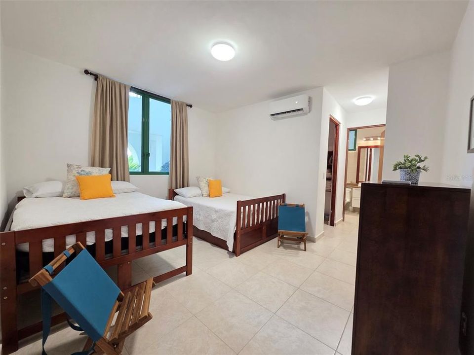 出租: $5,000 (2 贝兹, 2 浴室, 1635 平方英尺)