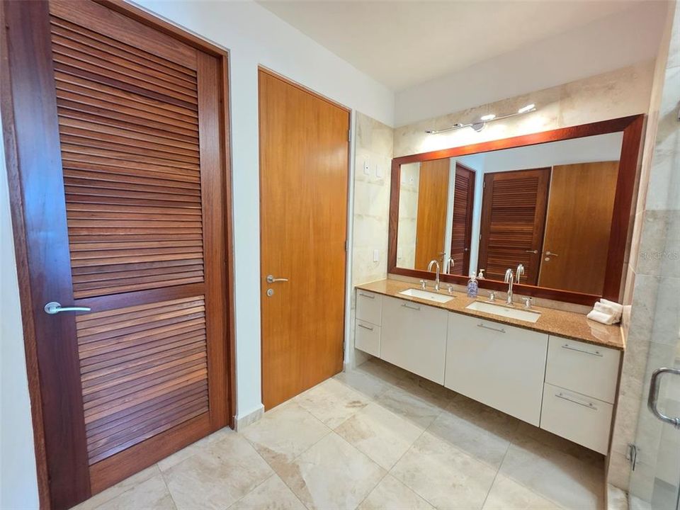 出租: $5,000 (2 贝兹, 2 浴室, 1635 平方英尺)