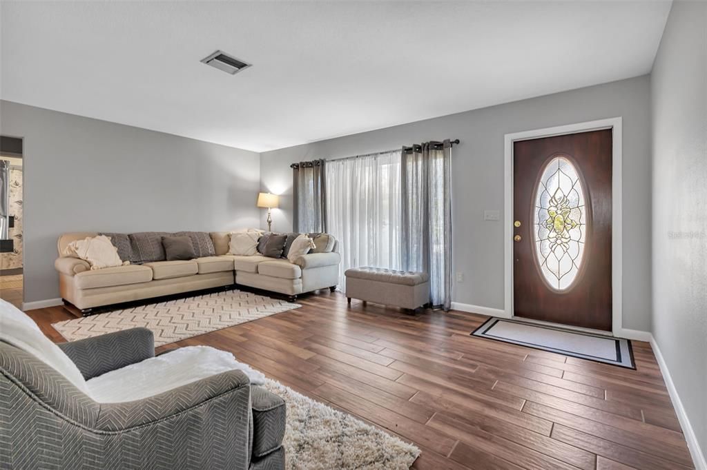 For Sale: $405,000 (2 beds, 2 baths, 1659 Square Feet)