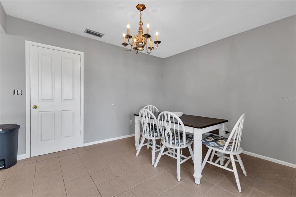 For Sale: $405,000 (2 beds, 2 baths, 1659 Square Feet)