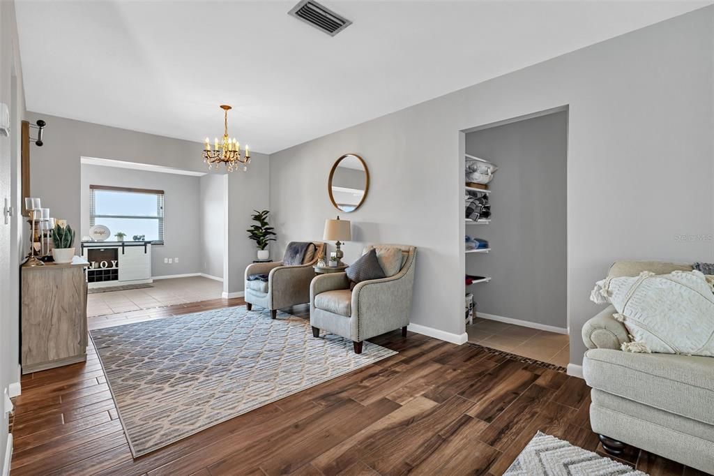 For Sale: $405,000 (2 beds, 2 baths, 1659 Square Feet)
