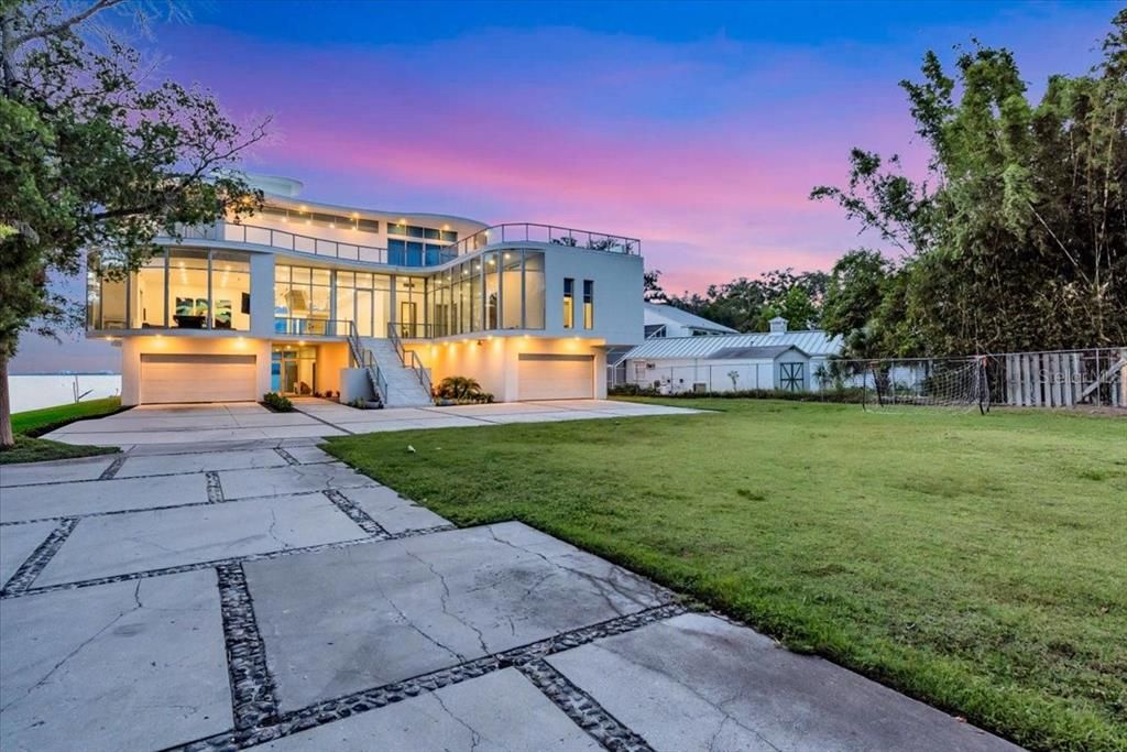 For Sale: $9,500,000 (8 beds, 8 baths, 8875 Square Feet)