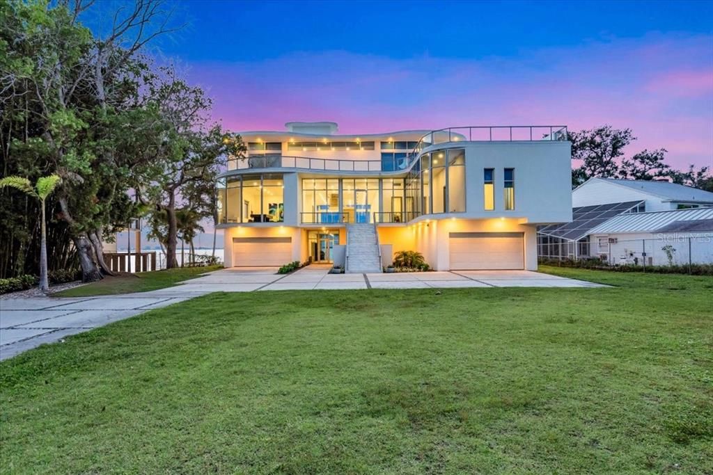For Sale: $9,500,000 (8 beds, 8 baths, 8875 Square Feet)