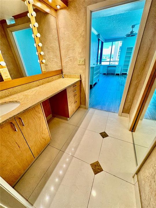 Activo con contrato: $1,850,000 (3 camas, 2 baños, 1920 Pies cuadrados)