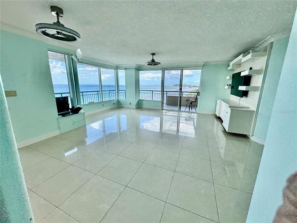 Activo con contrato: $1,850,000 (3 camas, 2 baños, 1920 Pies cuadrados)