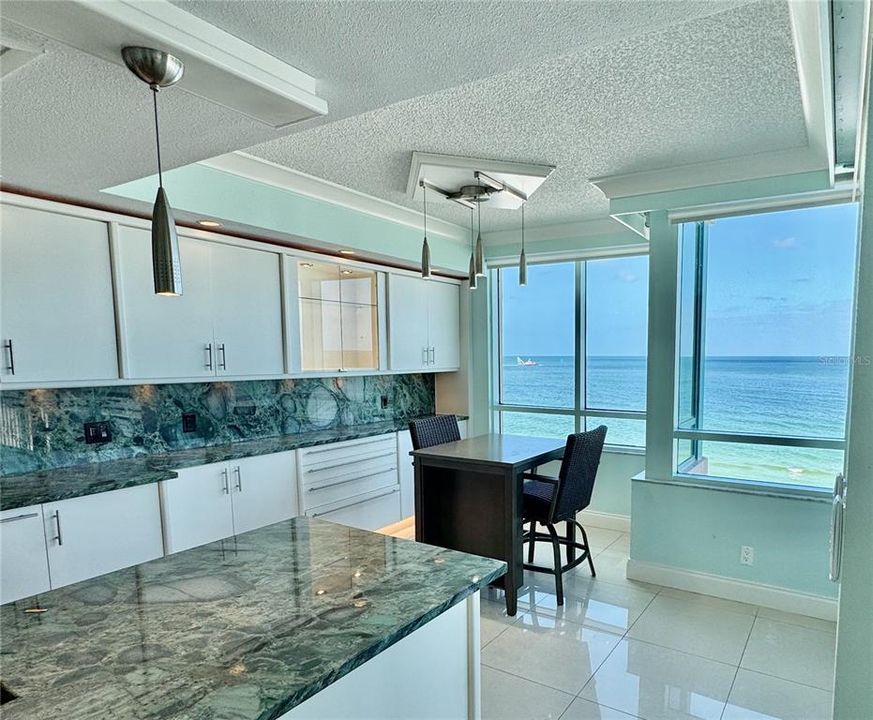 Activo con contrato: $1,850,000 (3 camas, 2 baños, 1920 Pies cuadrados)