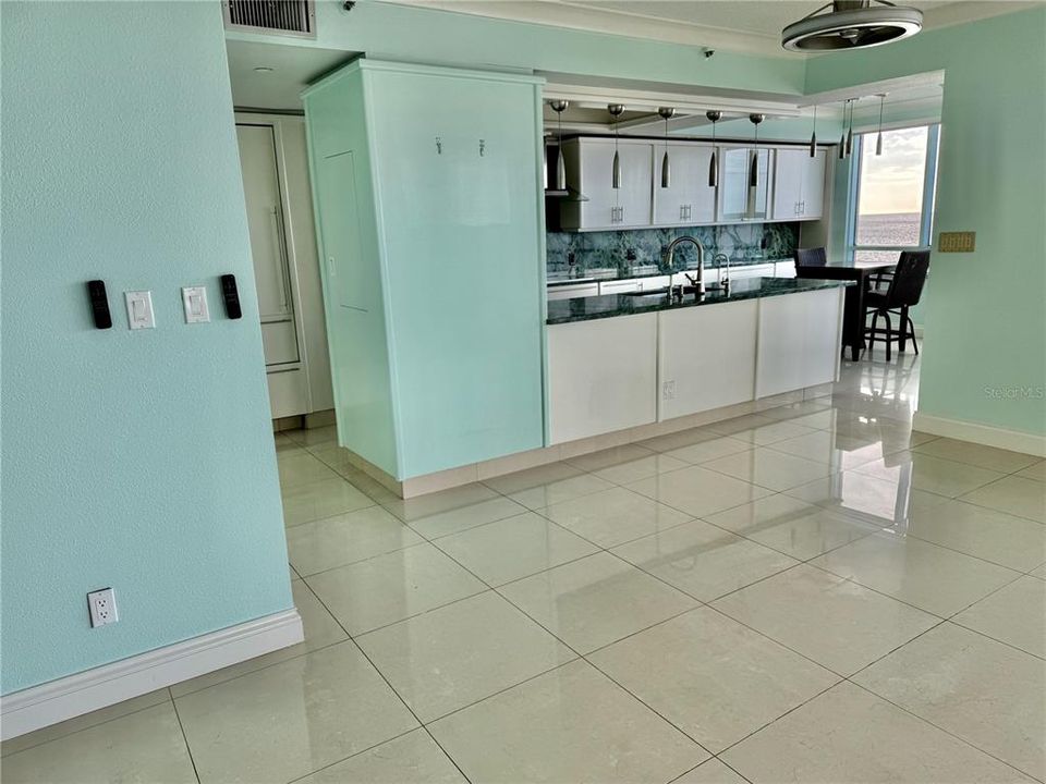 Activo con contrato: $1,850,000 (3 camas, 2 baños, 1920 Pies cuadrados)