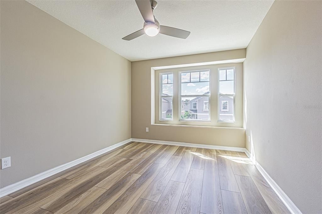 На продажу: $899,000 (5 спален, 3 ванн, 3380 Квадратных фут)