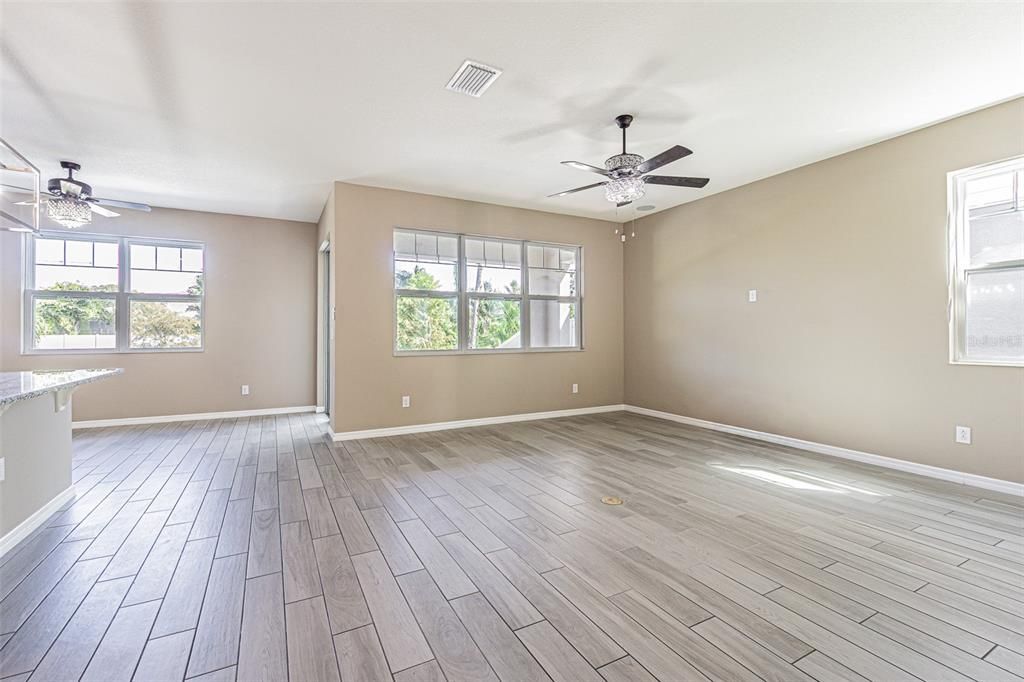 На продажу: $899,000 (5 спален, 3 ванн, 3380 Квадратных фут)