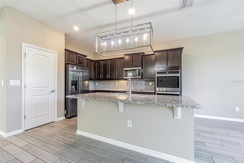 На продажу: $899,000 (5 спален, 3 ванн, 3380 Квадратных фут)