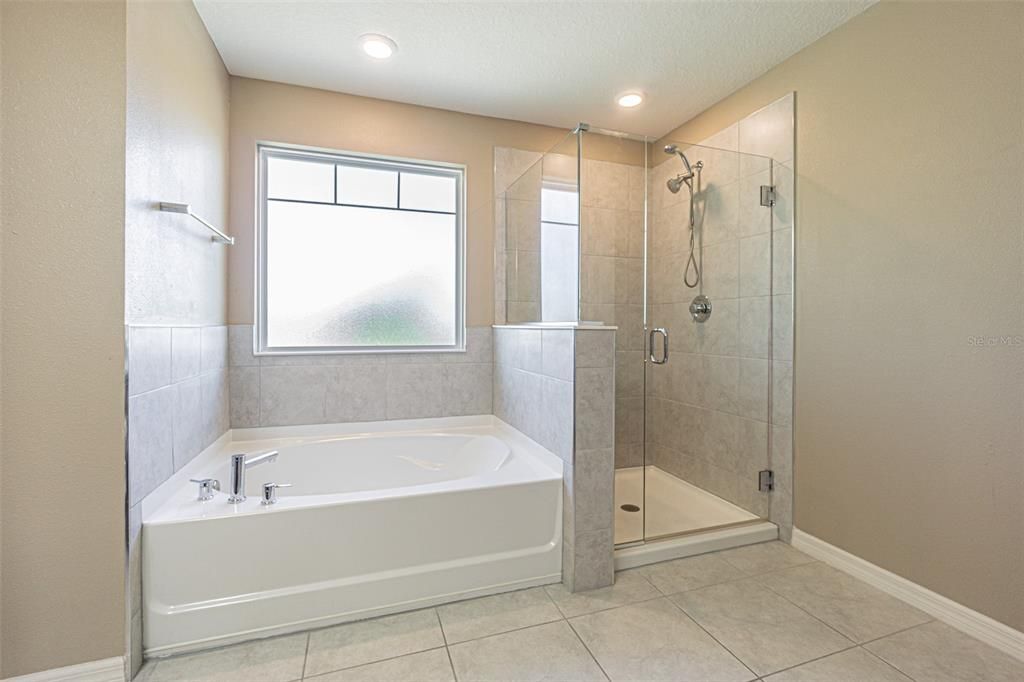 На продажу: $899,000 (5 спален, 3 ванн, 3380 Квадратных фут)