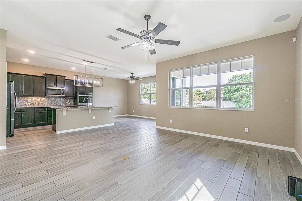 На продажу: $899,000 (5 спален, 3 ванн, 3380 Квадратных фут)