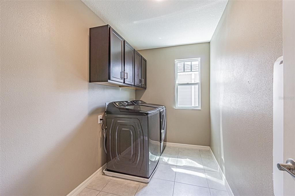 На продажу: $899,000 (5 спален, 3 ванн, 3380 Квадратных фут)