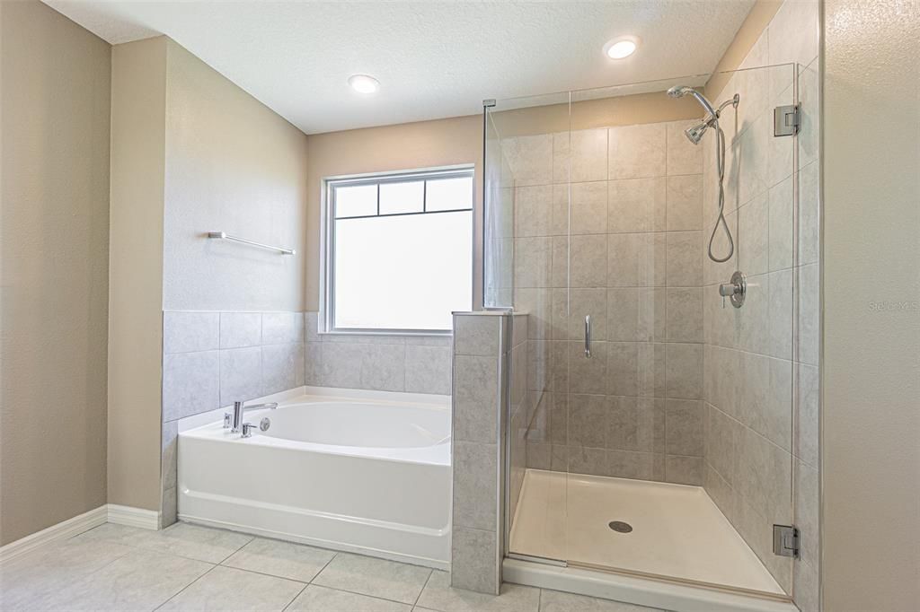 На продажу: $899,000 (5 спален, 3 ванн, 3380 Квадратных фут)