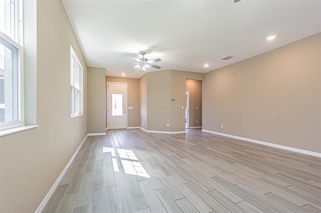 На продажу: $899,000 (5 спален, 3 ванн, 3380 Квадратных фут)