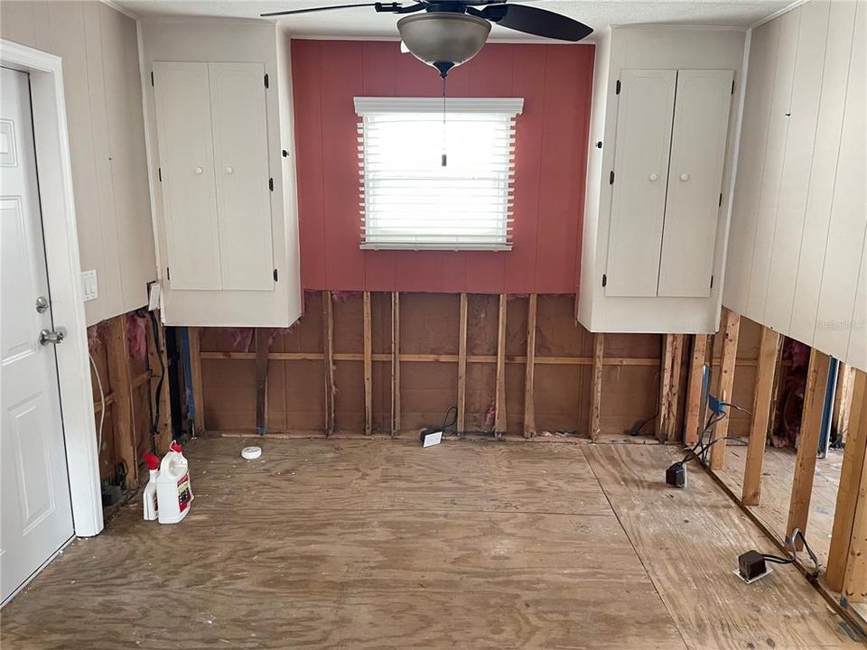 На продажу: $160,000 (2 спален, 1 ванн, 680 Квадратных фут)