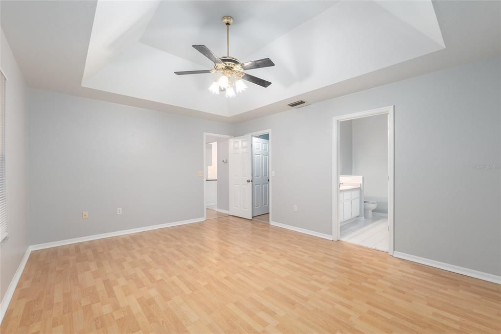 Под контрактом: $299,900 (3 спален, 2 ванн, 1678 Квадратных фут)