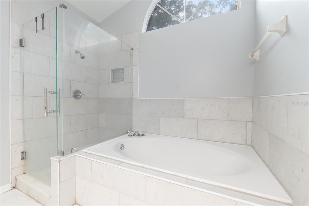 Под контрактом: $299,900 (3 спален, 2 ванн, 1678 Квадратных фут)