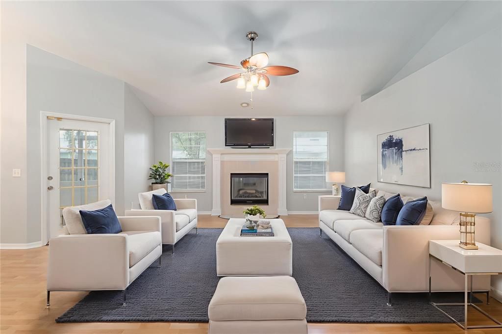 Под контрактом: $299,900 (3 спален, 2 ванн, 1678 Квадратных фут)