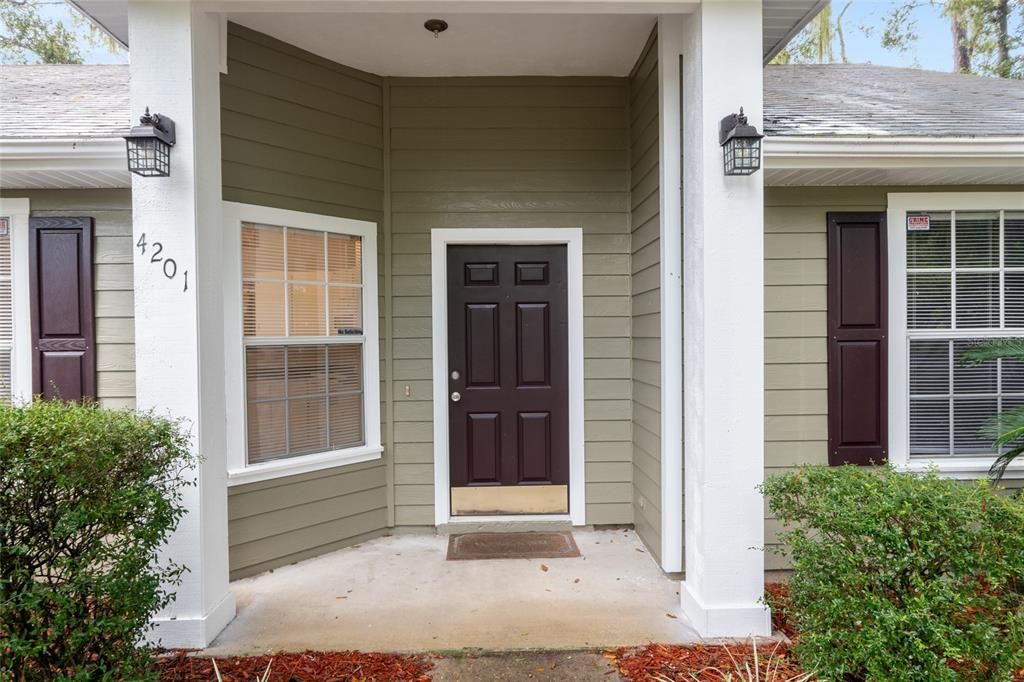 Под контрактом: $299,900 (3 спален, 2 ванн, 1678 Квадратных фут)