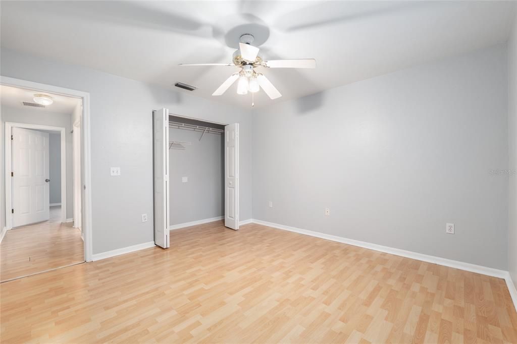 Под контрактом: $299,900 (3 спален, 2 ванн, 1678 Квадратных фут)