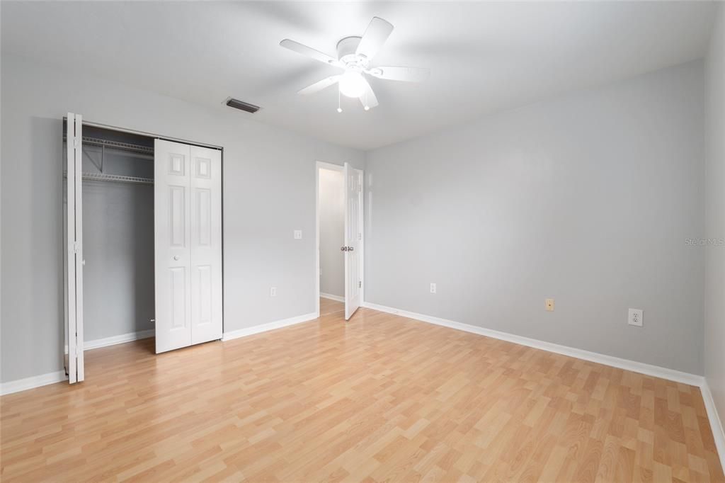 Под контрактом: $299,900 (3 спален, 2 ванн, 1678 Квадратных фут)