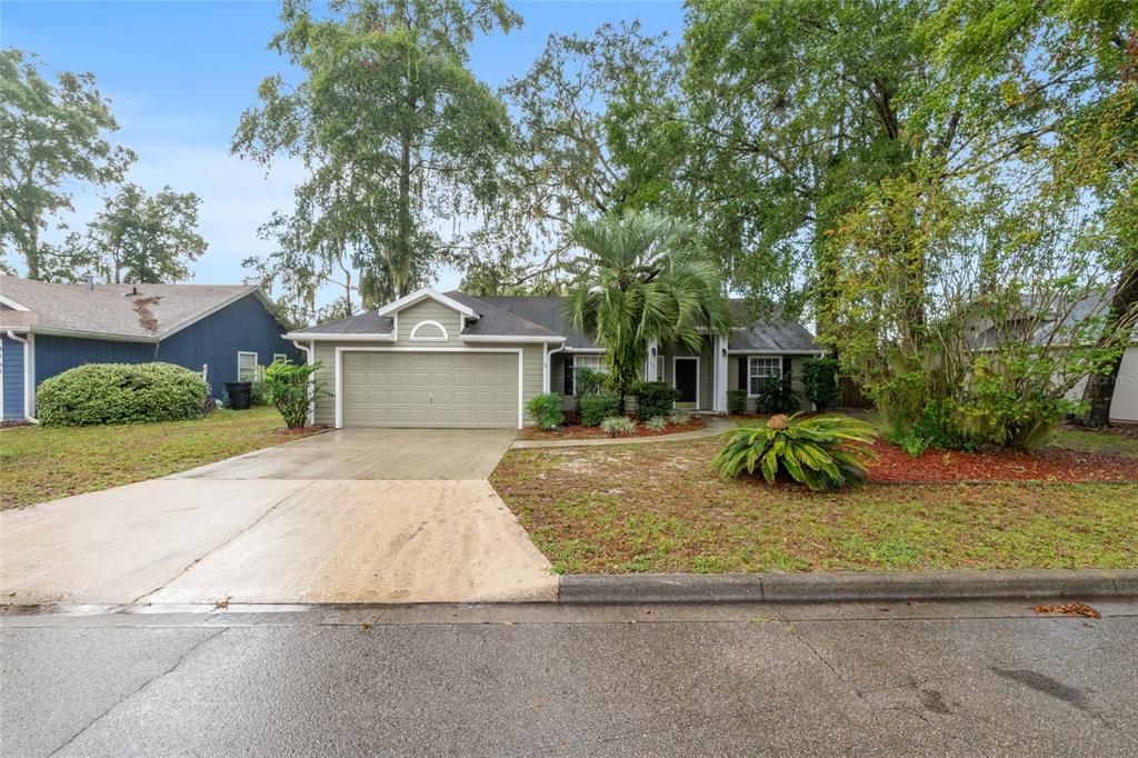 Под контрактом: $299,900 (3 спален, 2 ванн, 1678 Квадратных фут)