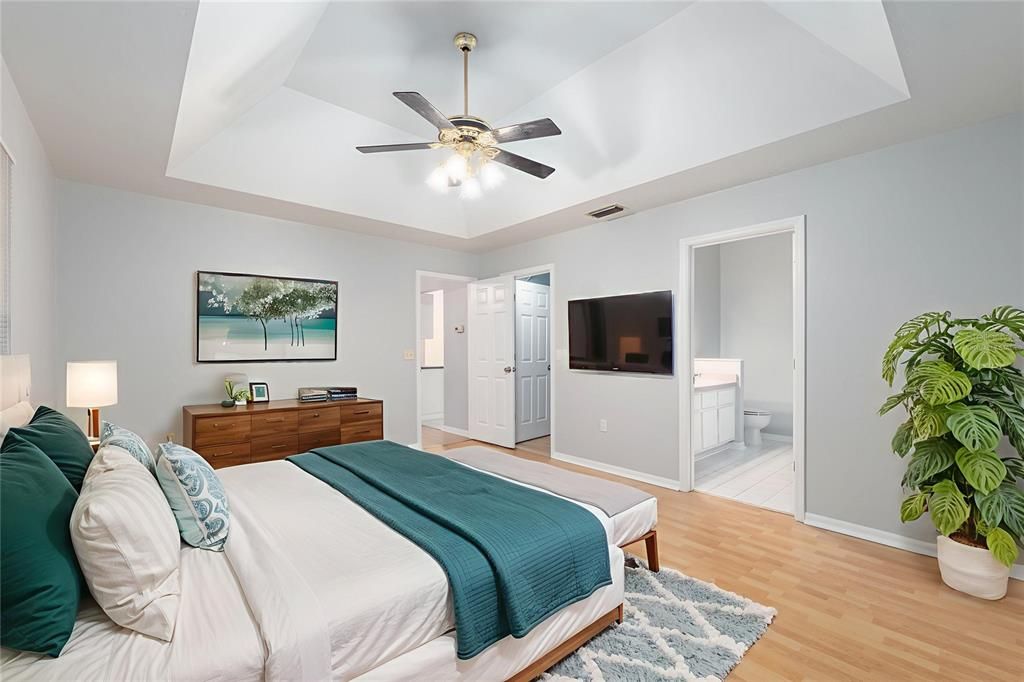 Под контрактом: $299,900 (3 спален, 2 ванн, 1678 Квадратных фут)