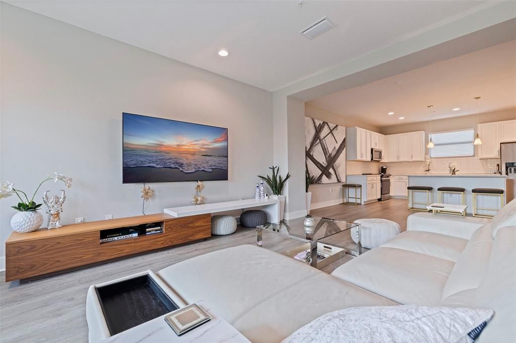 For Rent: $4,950 (3 beds, 3 baths, 1990 Square Feet)