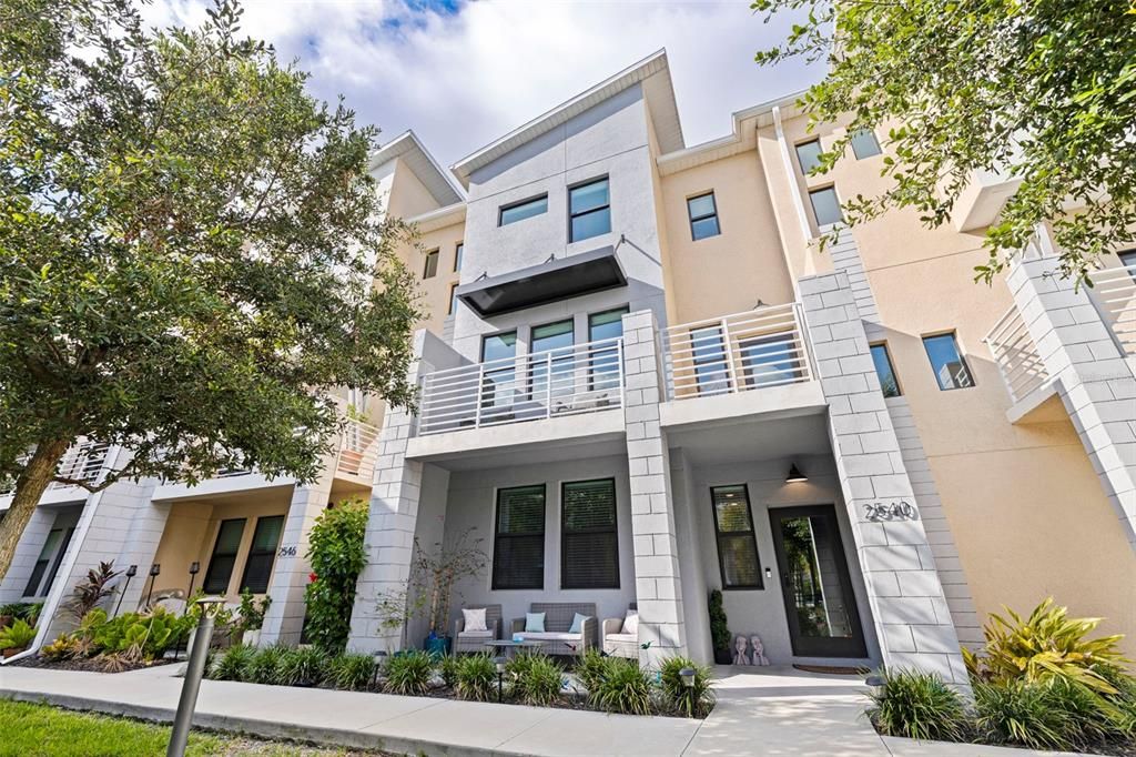 For Rent: $4,950 (3 beds, 3 baths, 1990 Square Feet)