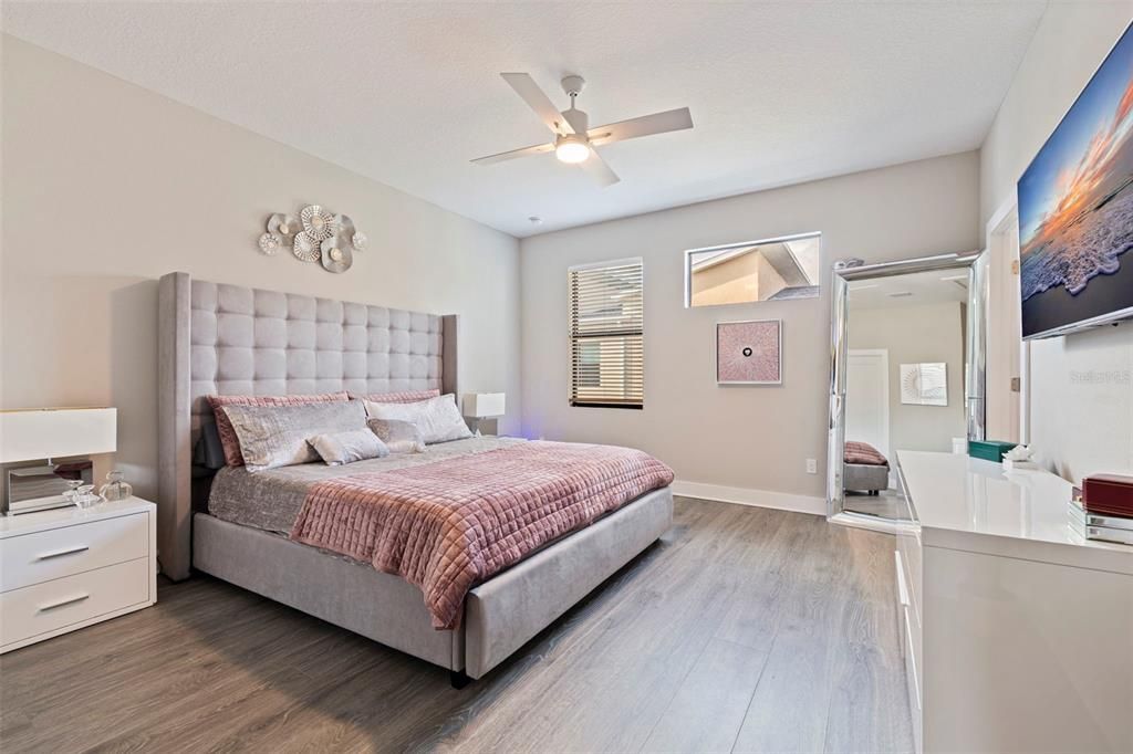 For Rent: $4,950 (3 beds, 3 baths, 1990 Square Feet)