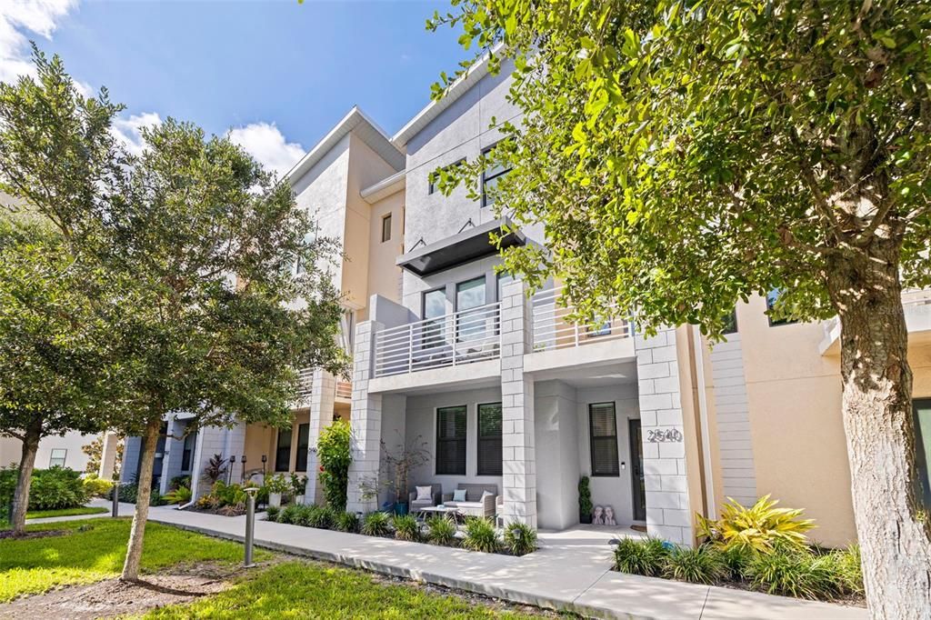 For Rent: $4,950 (3 beds, 3 baths, 1990 Square Feet)