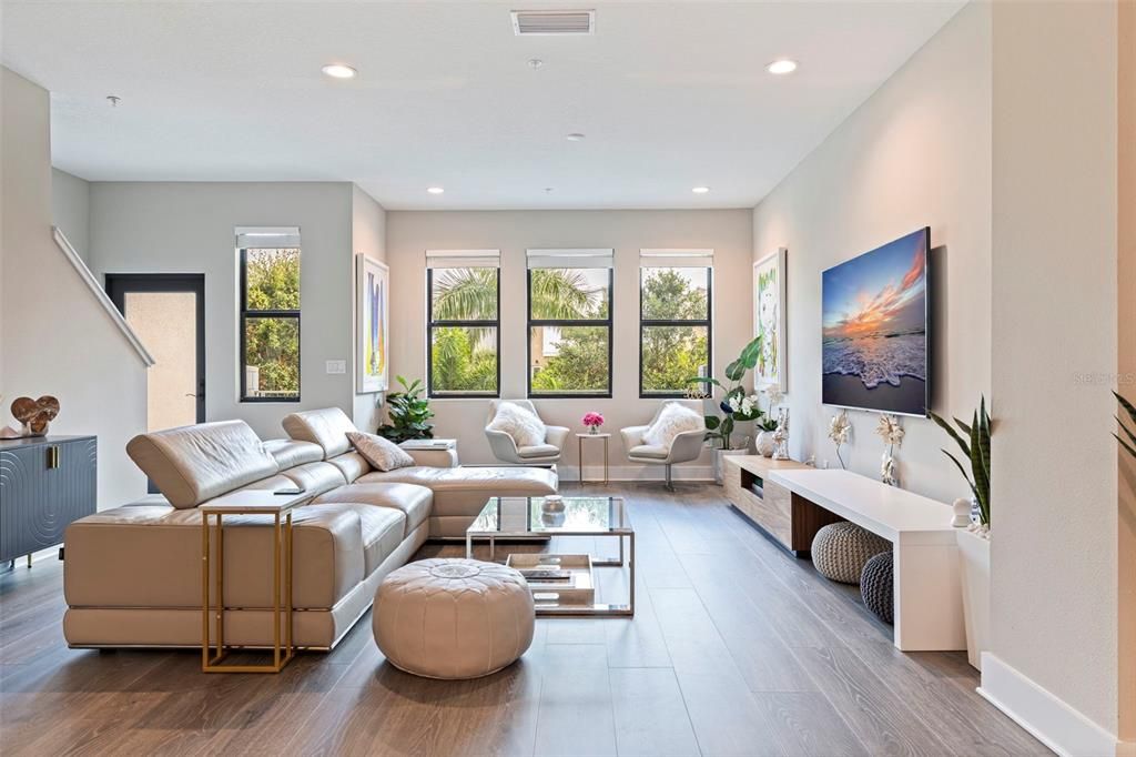 For Rent: $4,950 (3 beds, 3 baths, 1990 Square Feet)