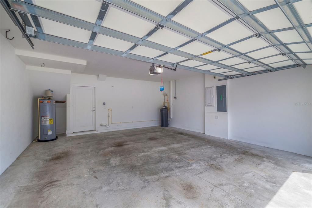 For Rent: $4,950 (3 beds, 3 baths, 1990 Square Feet)