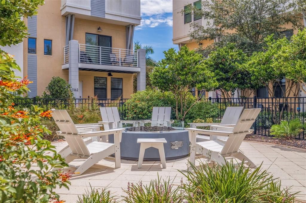 For Rent: $4,950 (3 beds, 3 baths, 1990 Square Feet)