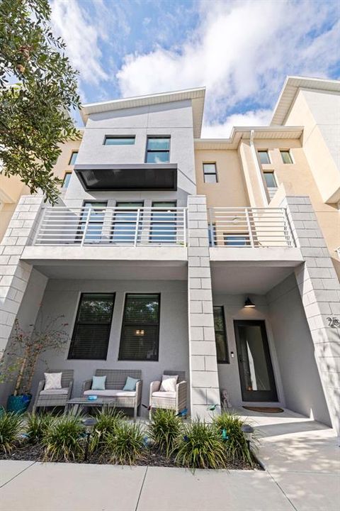 For Rent: $4,950 (3 beds, 3 baths, 1990 Square Feet)