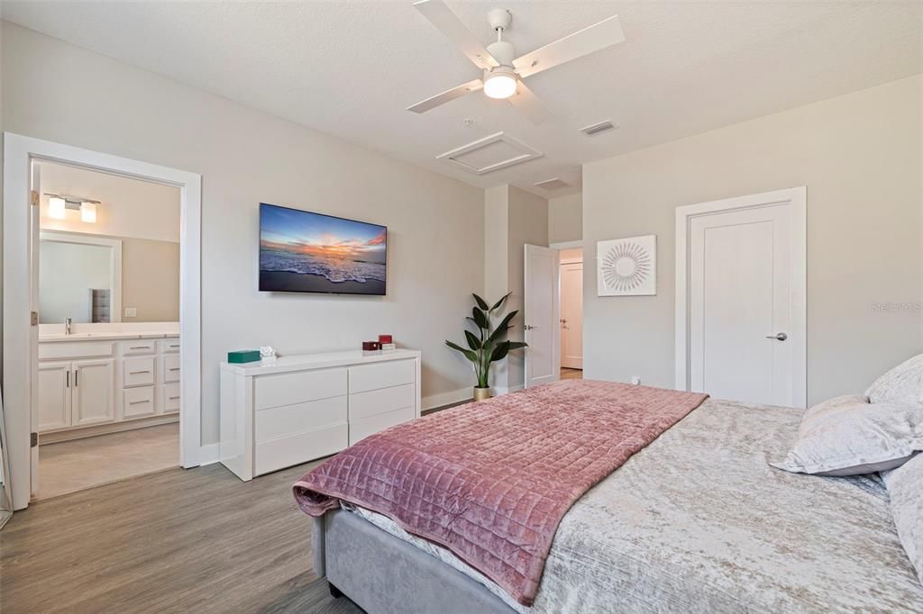 For Rent: $4,950 (3 beds, 3 baths, 1990 Square Feet)