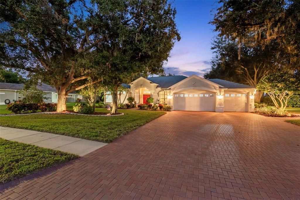 For Sale: $749,500 (4 beds, 3 baths, 2760 Square Feet)