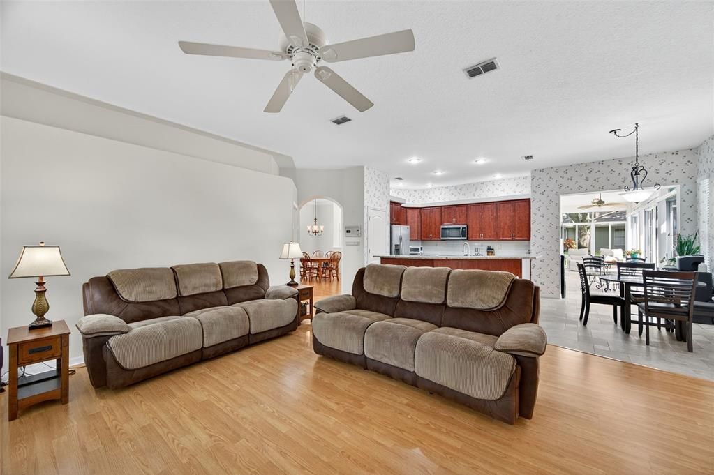 For Sale: $749,500 (4 beds, 3 baths, 2760 Square Feet)