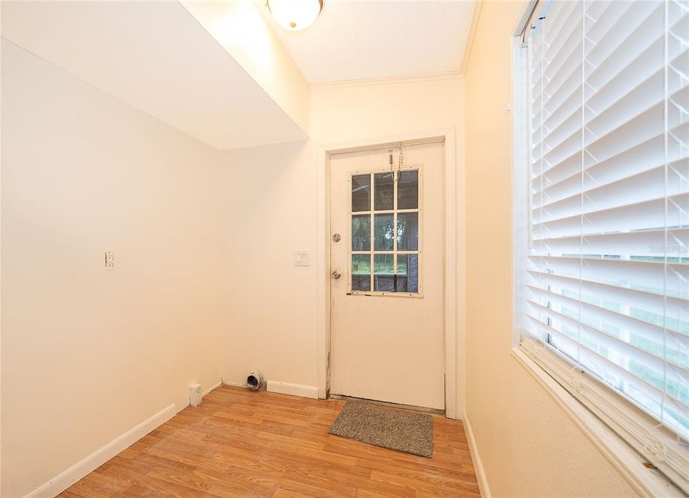 Activo con contrato: $350,000 (4 camas, 3 baños, 2010 Pies cuadrados)