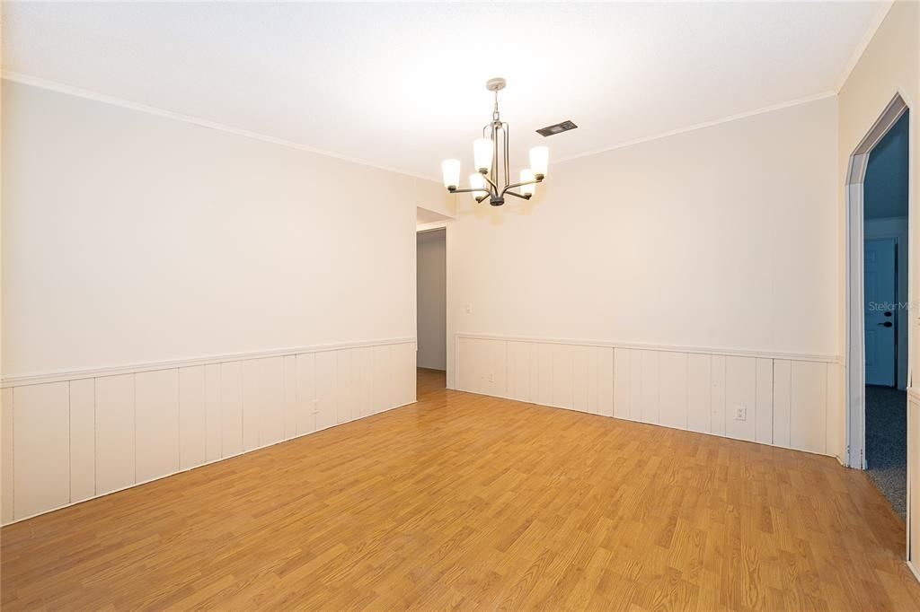 Activo con contrato: $350,000 (4 camas, 3 baños, 2010 Pies cuadrados)