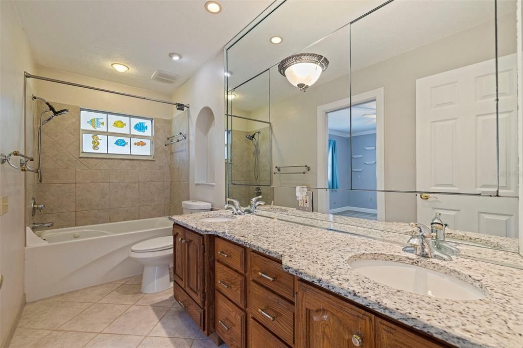 For Sale: $550,000 (3 beds, 2 baths, 1718 Square Feet)