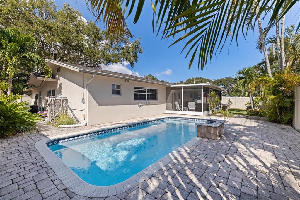 For Sale: $550,000 (3 beds, 2 baths, 1718 Square Feet)