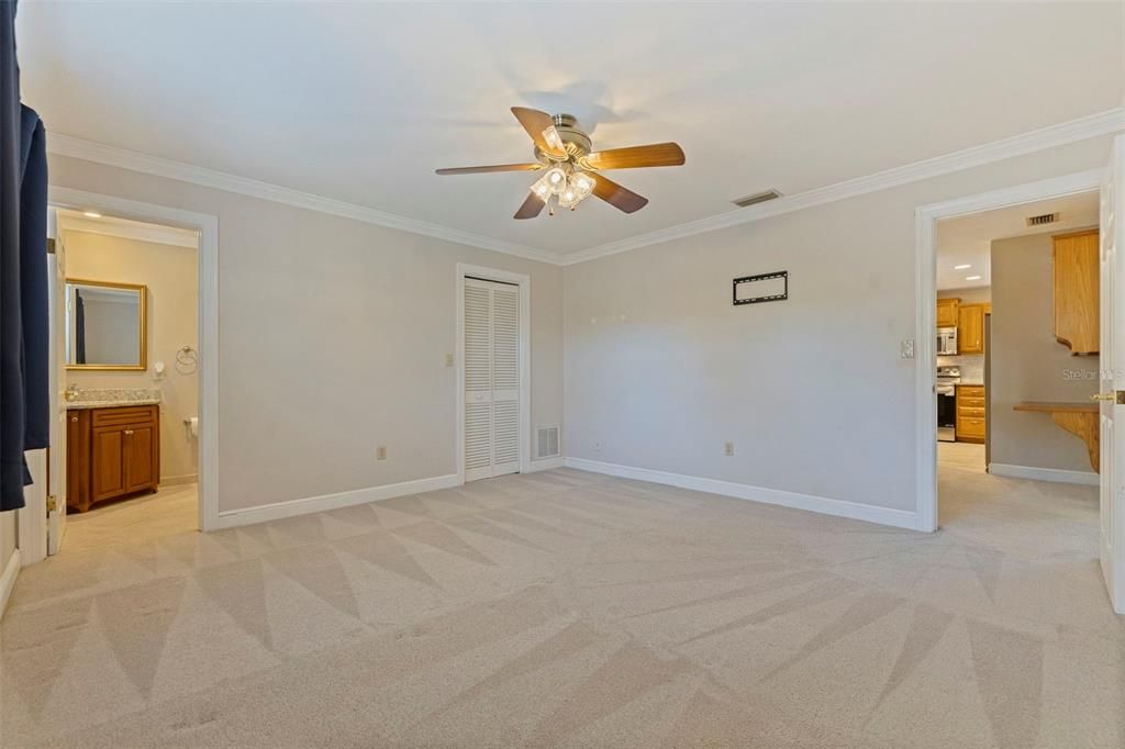 For Sale: $550,000 (3 beds, 2 baths, 1718 Square Feet)