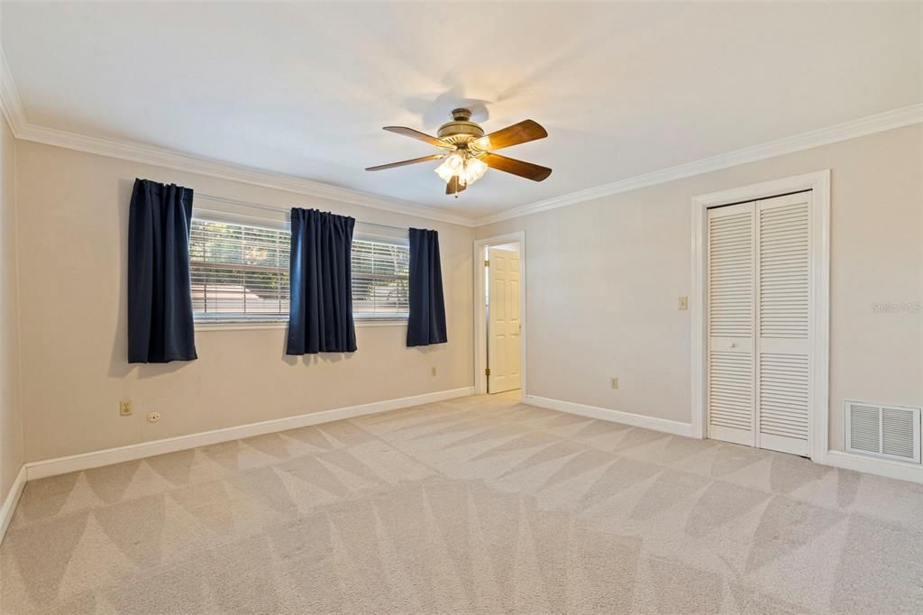 For Sale: $550,000 (3 beds, 2 baths, 1718 Square Feet)