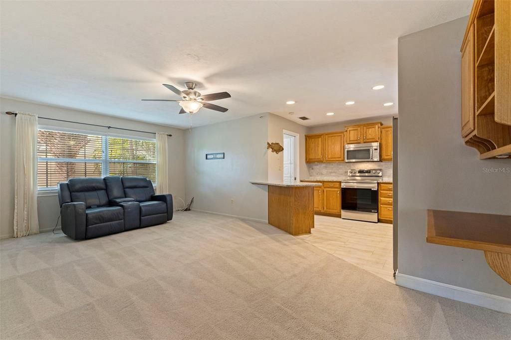 For Sale: $550,000 (3 beds, 2 baths, 1718 Square Feet)