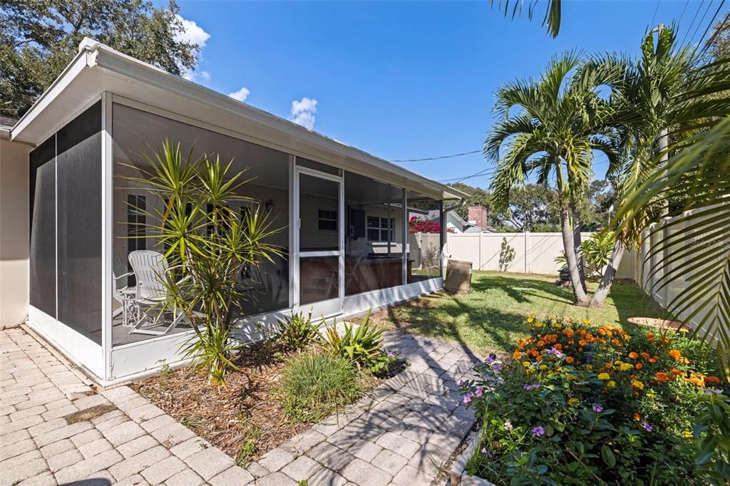 For Sale: $550,000 (3 beds, 2 baths, 1718 Square Feet)