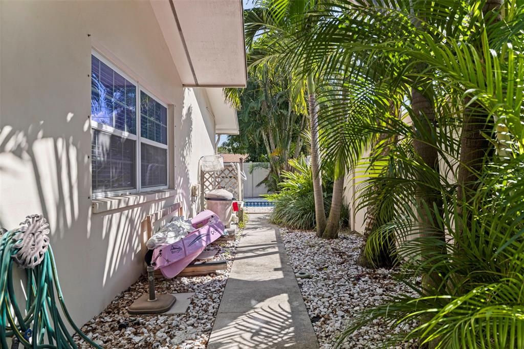 For Sale: $550,000 (3 beds, 2 baths, 1718 Square Feet)