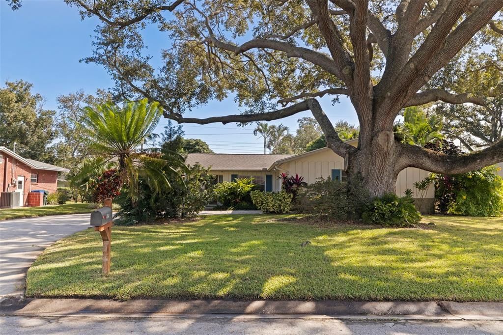 For Sale: $550,000 (3 beds, 2 baths, 1718 Square Feet)